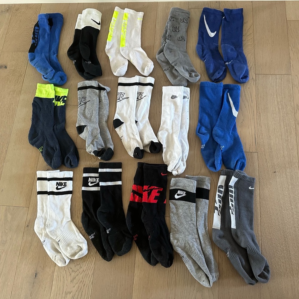 NIKE youth medium socks - 15 pairs